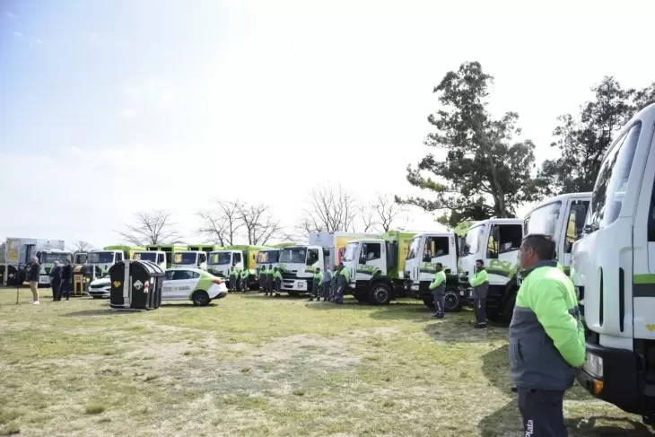 camiones de basura en el Parque Ecológico Municipal
