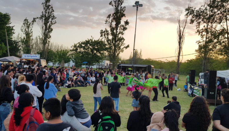 😍 A 5 minutos de City Bell: Música, feria y baile en la kermés del Club Colonia Urquiza