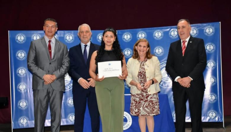 🎓 Emotivo acto de colación en la UCALP: Económicas celebró a sus nuevos graduados