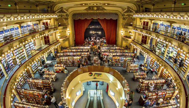 📚 ¿Qué autor de City Bell llegó a la librería más grande de Sudamérica con su nueva novela?