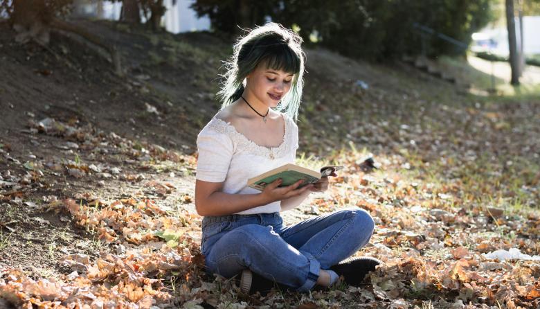 📚 Sorpresa en Villa Elisa: ¿Por qué aparecieron libros en bancos y paradas de Arana?