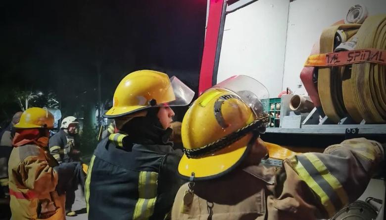 🚒 Un incendio sorprendió a un hombre mientras dormía en Arturo Seguí