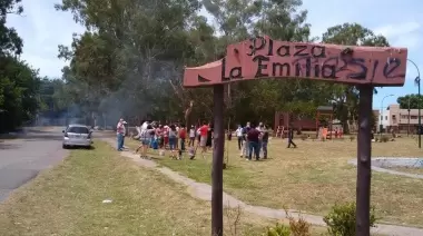 Plantaron árboles y promovieron el uso de ladrillos ecológicos en Plaza La Emilia