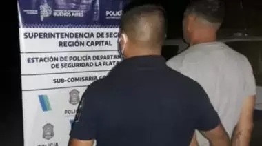 Hombre de 45 años amenazó con matar a una vecina y cayó con droga en City Bell