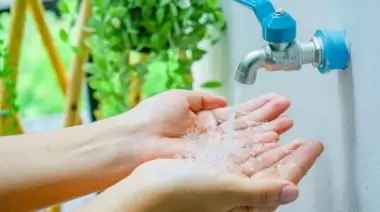 Gastón Crespo pidió la intervención de ABSA por el pésimo funcionamiento del servicio de agua corriente