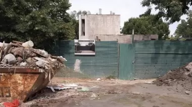 En caída libre: Capataz de City Bell arrojó a albañil de un segundo piso