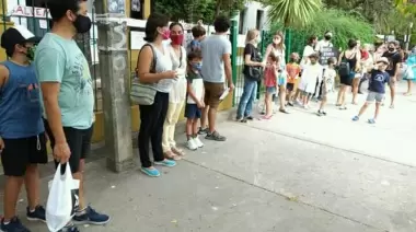 Escuela 12 de City Bell: Abrazo simbólico y 600 chicos sin clases