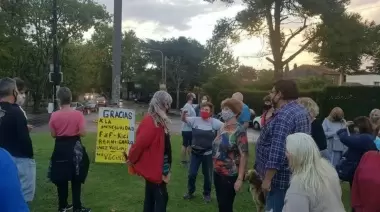 Mismo grito: En Villa Castells y en City Bell marcharon por seguridad