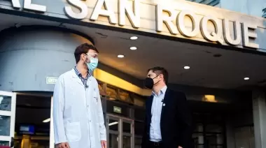 Kicillof visitó el Hospital San Roque de Gonnet y entregó nuevas camas