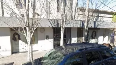 Video: 4 delincuentes armados asaltaron una peluquería en City Bell