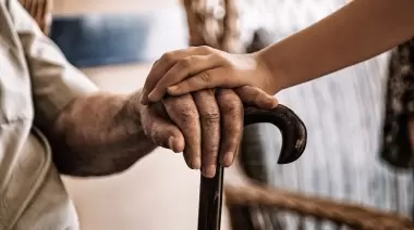 De no creer: 15 ladrones armados roban a jubilado de 94 años en Gonnet