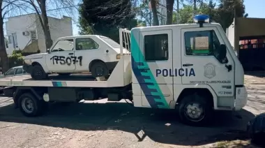 Remueven coches para poner en valor la Comisaría N°10 de City Bell