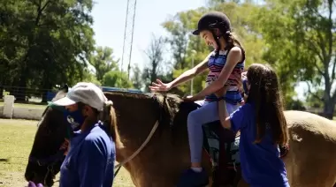 La Repu inclusiva: Inauguran amplia pista de Equinoterapia en Gonnet