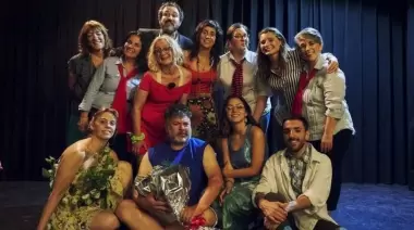 "Red Pido Gancho" en Villa Elisa: El teatro como juego y celebración 