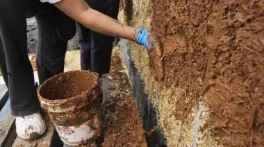 Taller de construcción en barro: Aislar y ahorrar pueden ir de la mano