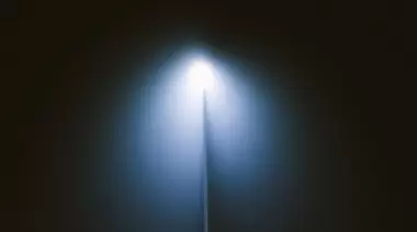 City Bell: más de un año reclamando la reparación de una luminaria