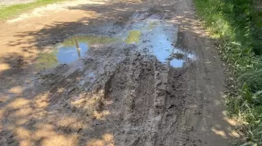 Calles, pozos, agua y barro en City Bell: "Está casi intransitable"