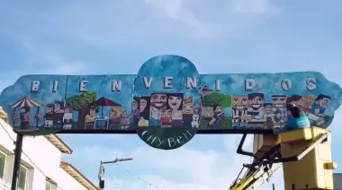 Se renovará anualmente: Inauguran arco de ingreso en City Bell