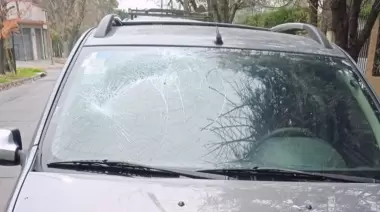 Vandalismo en City Bell: Ahora las víctimas son los autos que duermen en la calle