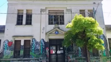 Polémica por comedor con turnos en histórica Escuela de Villa Elisa