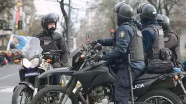 City Bell: Un motochorro le robó hasta las órdenes médicas a una vecina del barrio Savoia