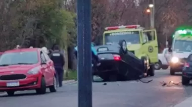 Vuelco en City Bell: Vecinos piden reductores de velocidad y señalización