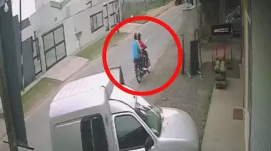 Días de locos: Motochorros en City Bell y Joaquín Gorina y mecheras en Villa Elisa