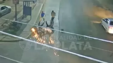 Video: Así fue el choque que por milagro no terminó en tragedia en Villa Elisa