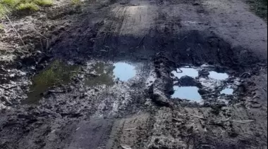 Villa Elisa: El drama de vivir entre calles poceadas e intransitables