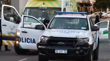 Motochorros en Villa Elisa: Arrastraron a una jubilada para robarle la cartera