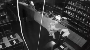 Video: Famoso restaurante de City Bell fue atacado esta madrugada