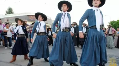 Música, fogón y baile en Villa Elisa para festejar el Día de la Tradición