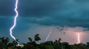Vigilancia Meteorológica: Llegan tormentas desde Villa Elisa y Arturo Seguí