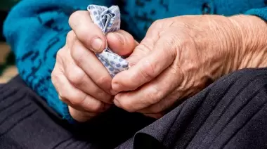 Abuelos en la mira: Brutal robo a una jubilada de 96 años en Villa Elisa