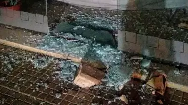 Piedrazos y nuevo robo en histórica panadería de la Calle Cantilo de City Bell