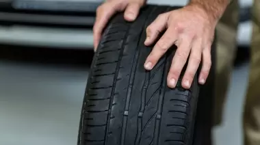 Calle 467 de City Bell: Roba ruedas se llevaron los 4 neumáticos de una camioneta