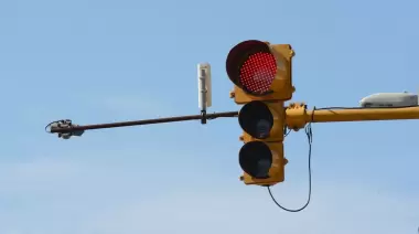 🚥 Basta de accidentes en Villa Elisa: ¿En qué esquinas del Camino Parque Centenario piden semáforos?