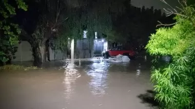 😡 Vecinos inundados de Gorina acusan a un barrio privado por un lago artificial desbordado
