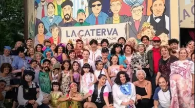 🎭 60 vecinos de City Bell le dan vida a Caterbondi: Teatro, crítica social y humor