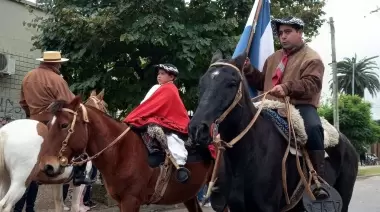 😔 Festejo gris en City Bell entre la lluvia y la confusión: ¿Qué pasó?