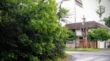 😡 Vecinos de City Bell contra la Municipalidad por basurales sobre el Camino Belgrano