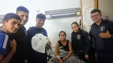 👶 Vecina de Villa Elisa dio a luz en Gonnet gracias a un heroico equipo de policías