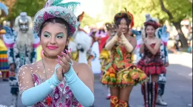 🎉 Carnaval 2025 en Villa Elisa con murgas, shows en vivo y guerra de espuma