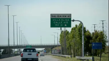 🚨 Nuevos tótems de velocidad en Villa Elisa: Multas en tiempo real en la Autopista