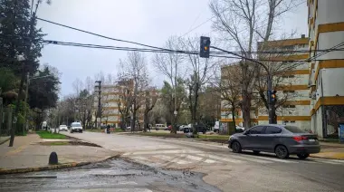 🚧 La obra sin fin: Reabrió el paso a nivel de Villa Elisa tras 3 meses de caos vehicular