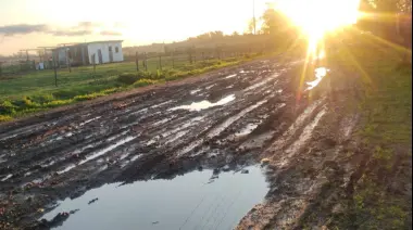 😢 Vivir entre pozos, barro y sin transporte: El drama de todos los días en El Rincón