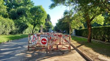 🚨 Peligro en City Bell por obra vial sin iluminación a metros del Camino Belgrano