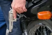 🔴 Motochorros armados encañonaron a un profesor de defensa personal en Gorina
