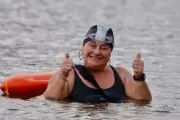 🏊‍♀️ De Gonnet a Estonia: Multicampeona nadadora de 71 años sueña con viajar al Mundial de Aguas Frías
