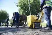 🚧 La Municipalidad de La Plata realizó bacheos en City Bell, Gonnet y Hernández
